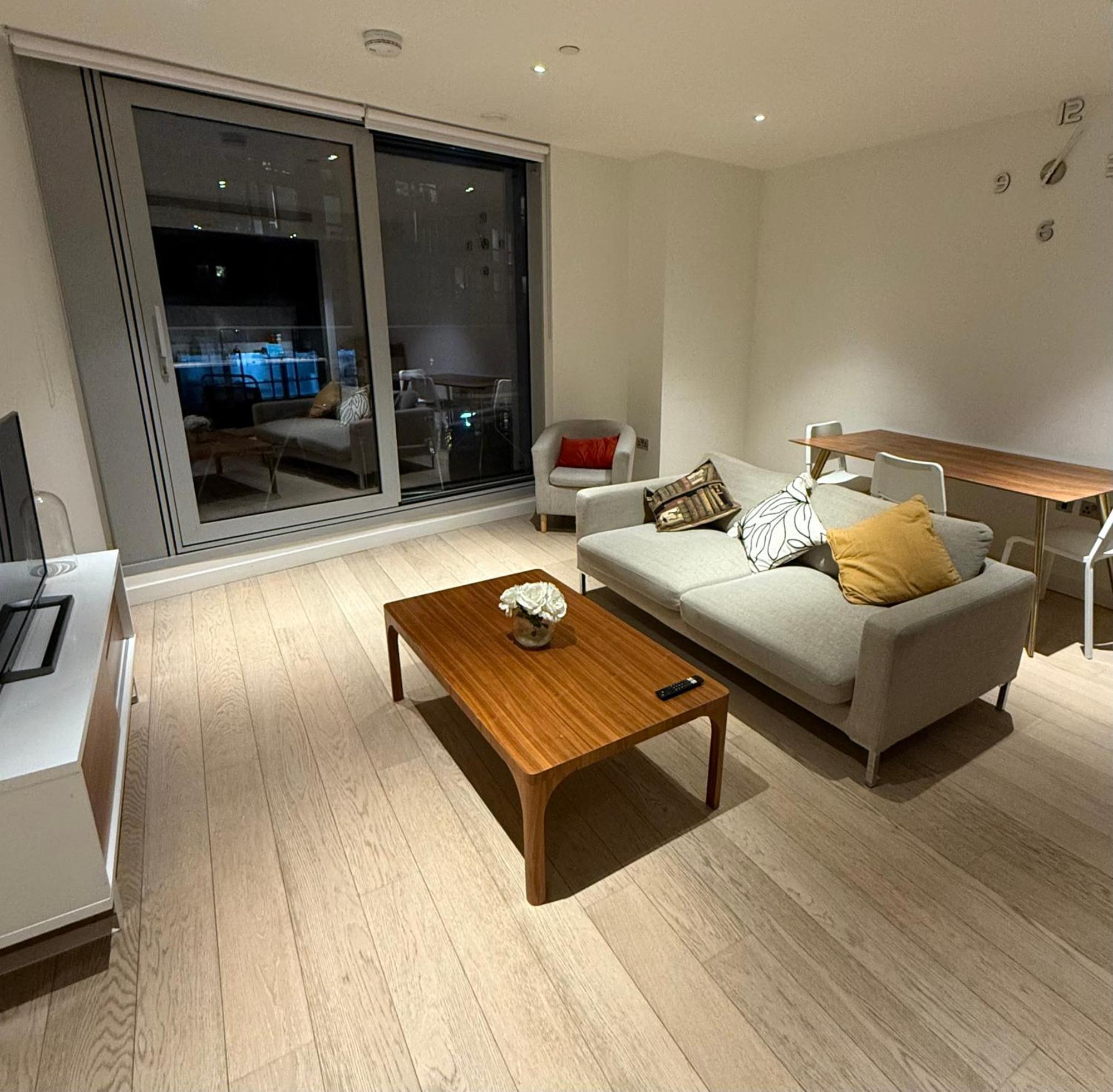 Luxury Modern 2 Bed Flat With Balcony And City View - Canary Wharf City Center London Exterior photo